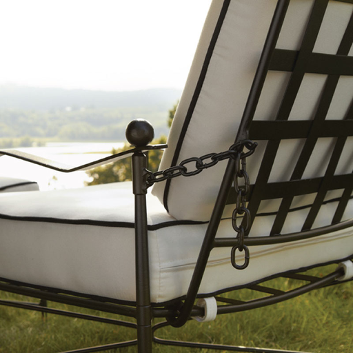 AMALFI LOUNGE CHAIR IN EPOXY COATED STEEL