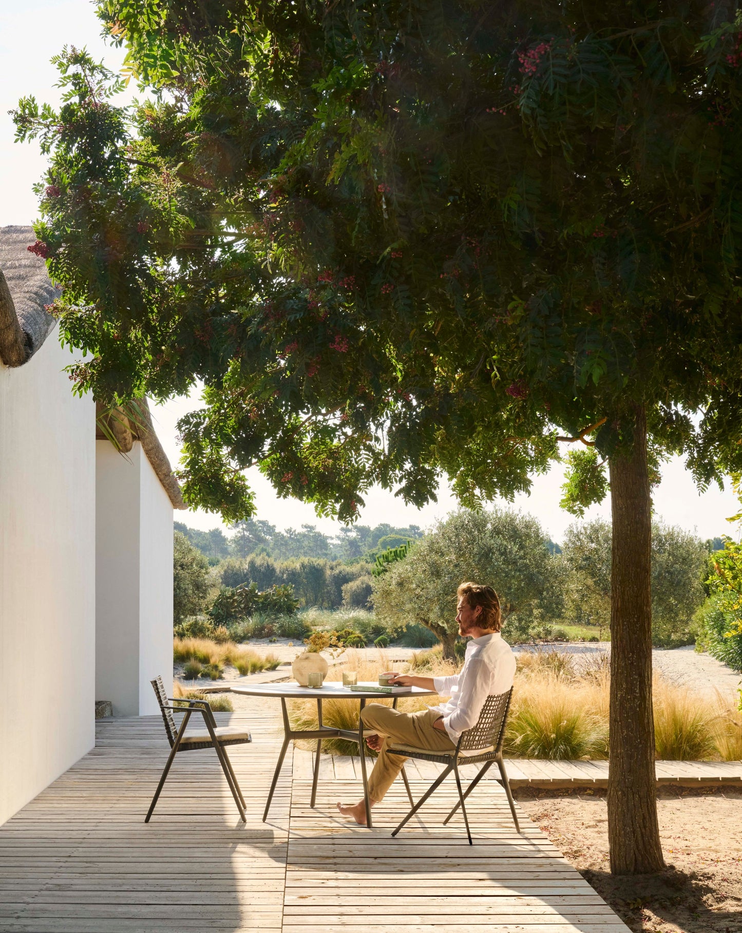 BRANCH 31.5 INCH ROUND DINING TABLE / PC ALUMINUM