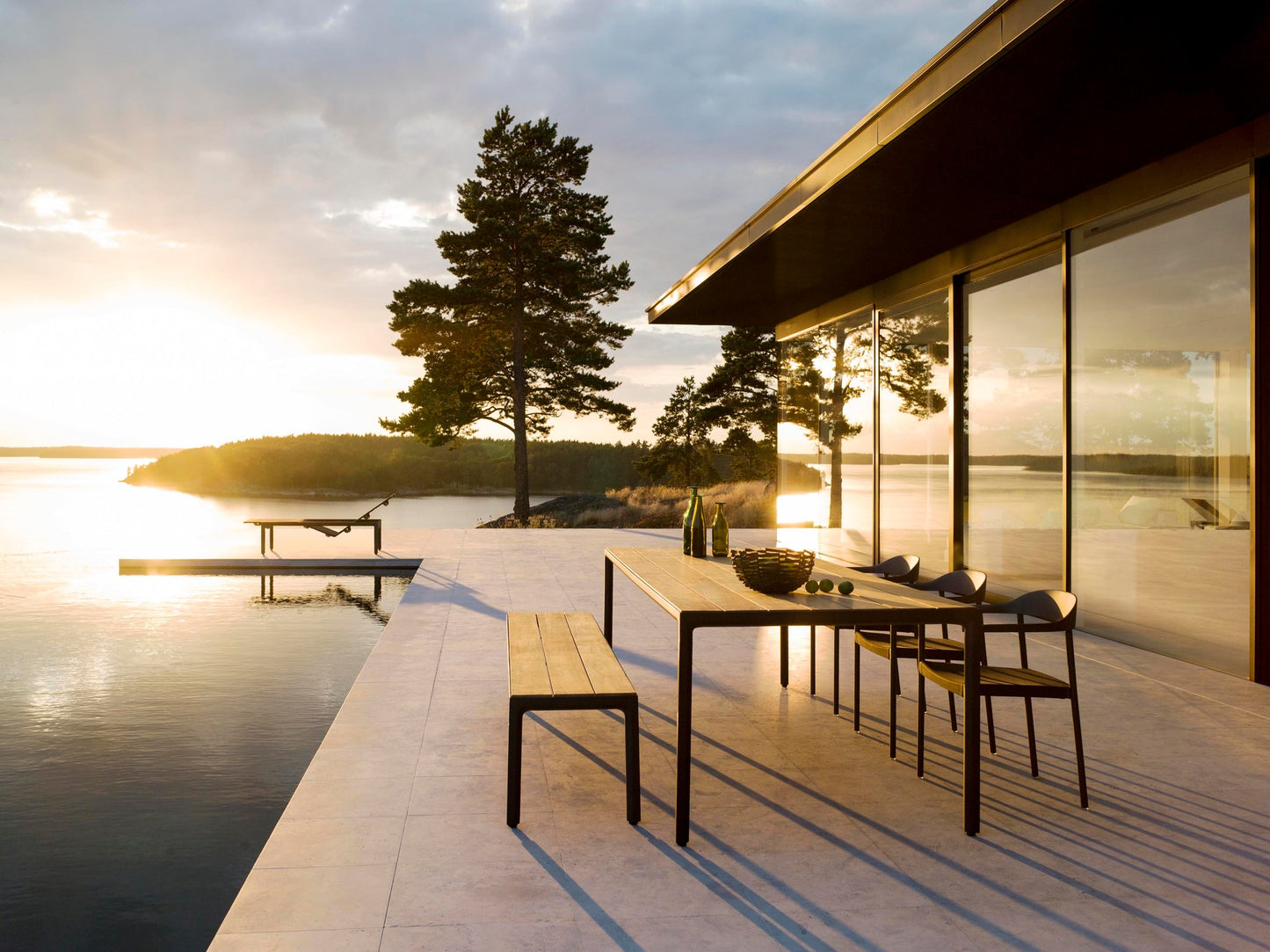 ILLUM DINING ARM CHAIR / ALUMINUM