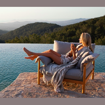 TIBBO XL LOUNGE CHAIR WITH VULCANO MATTE WEAVE
