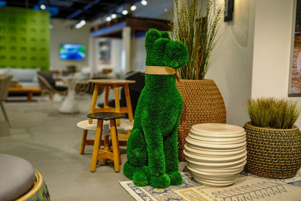 BACHO DOG SITTING / 49 x 23 x 15 - Kolo Collection