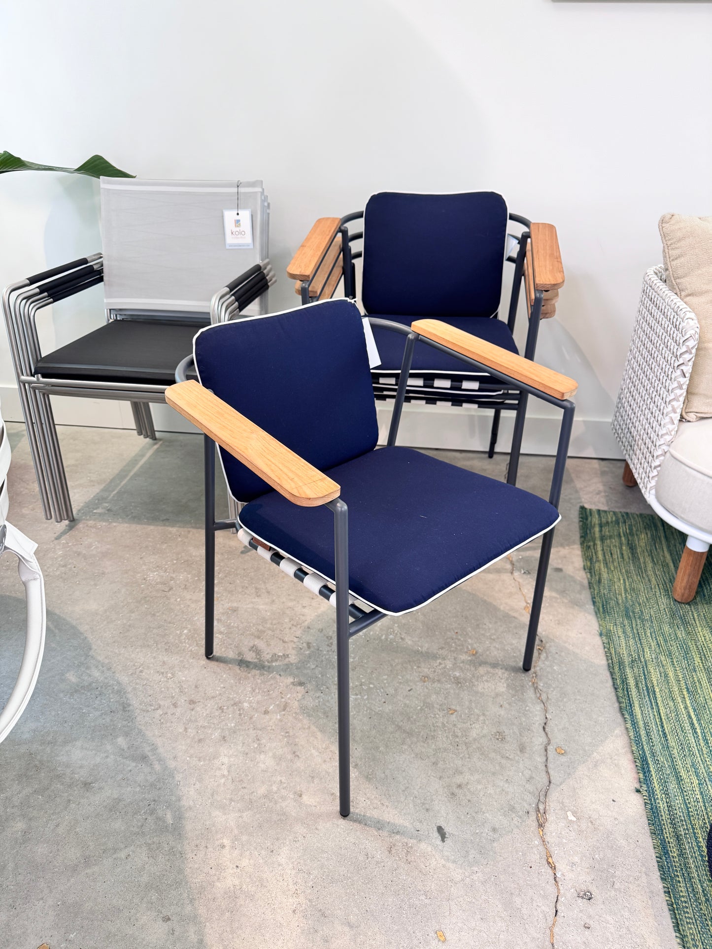 MAMAGREEN ALBATROSS DINING CHAIR, PC STAINLESS FRAME/GRADE A CUSHION W/PIPING