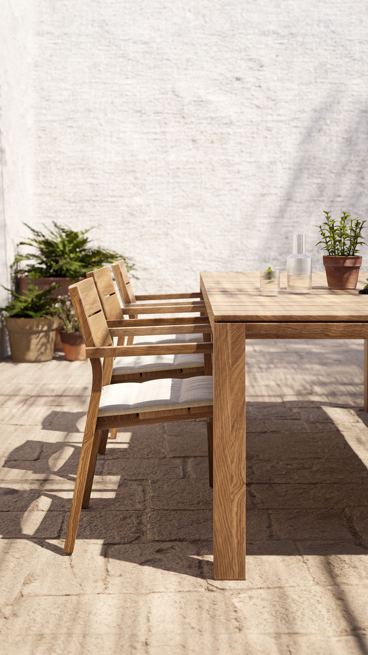 KOS DINING ARMCHAIR / TEAK