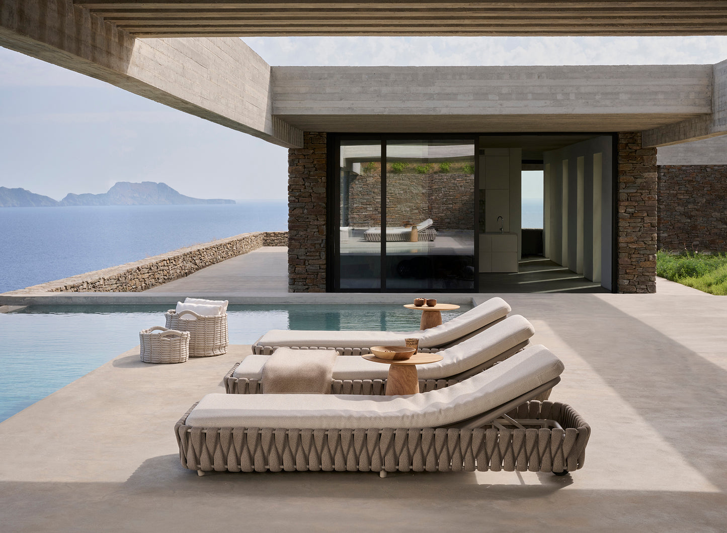 TOSCA ADJUSTABLE LOUNGER