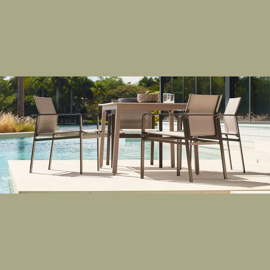 SWIM 45 SQ DINING TABLE / GLASS TOP