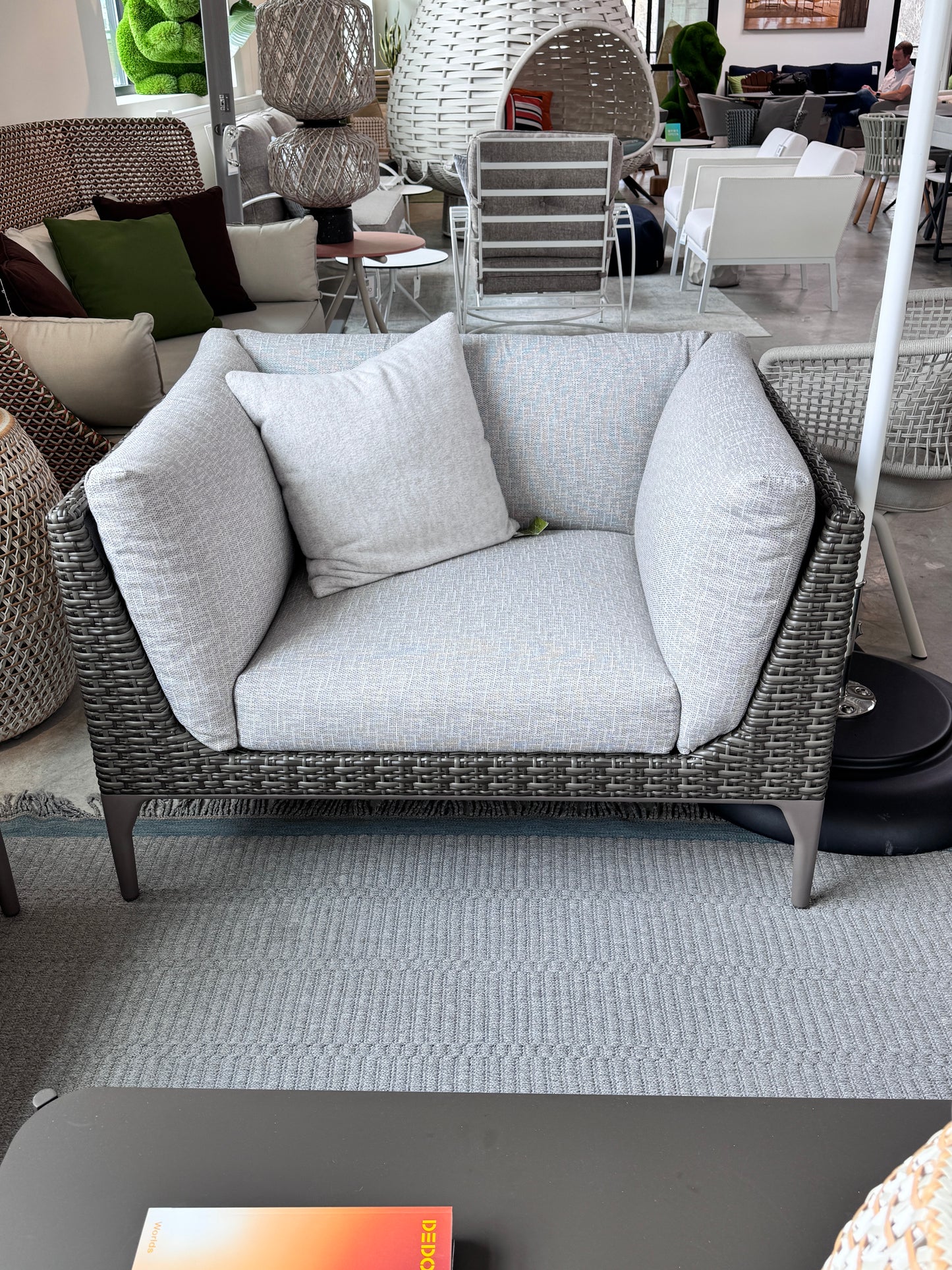 DEDON MU 4-SEATER + LOUNGE CHAIR