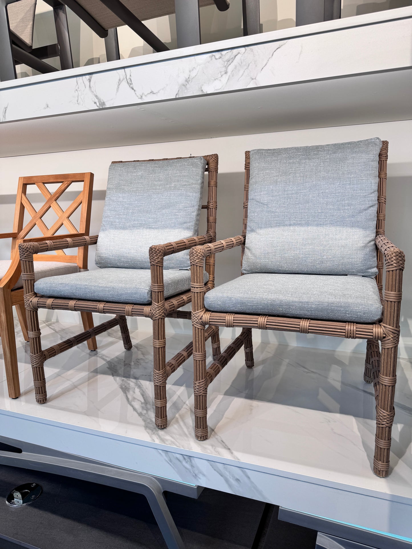 SUMMER CLASSICS NEWPORT ARM CHAIR - BURLAP
