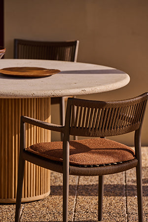 NAGOMI ARM CHAIR